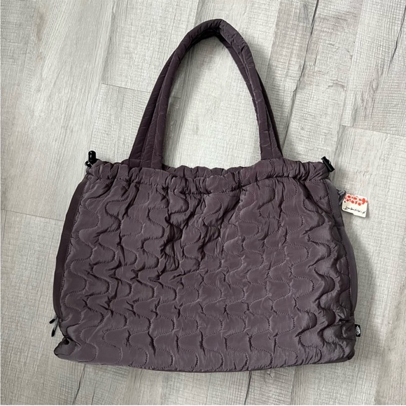 NEW FREE PEOPLE - CLOUD 9 TOTE BAG GUN METAL Quilted Trend Viral Gym Boho - Picture 3 of 12